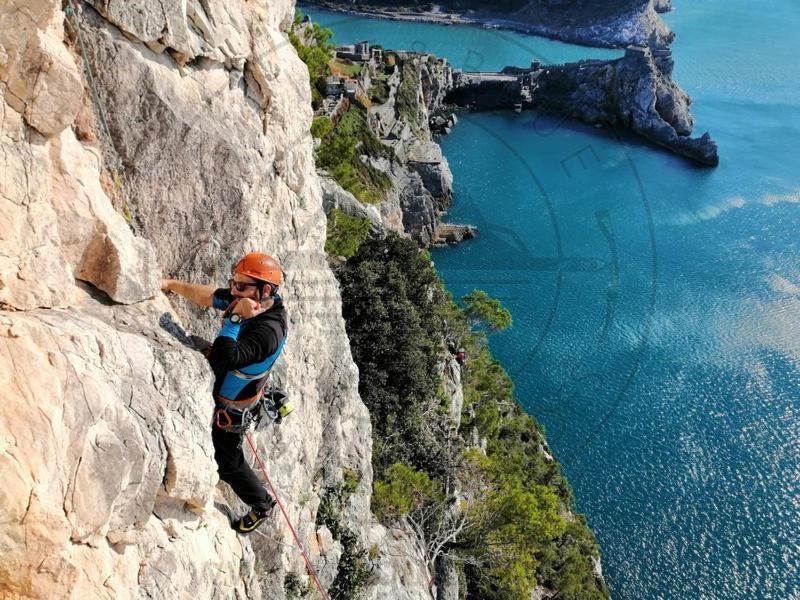 Moderno Appartamento Vista Mare, Con Parcheggio Privato Porto Venere Exteriör bild